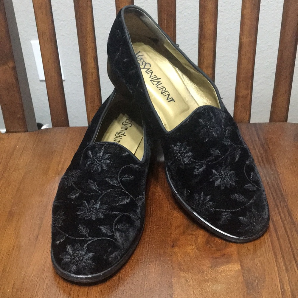 Yves Saint Laurent Women’s black velvet flats 8 M